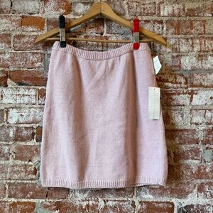 Elegant Pink Knit Skirt